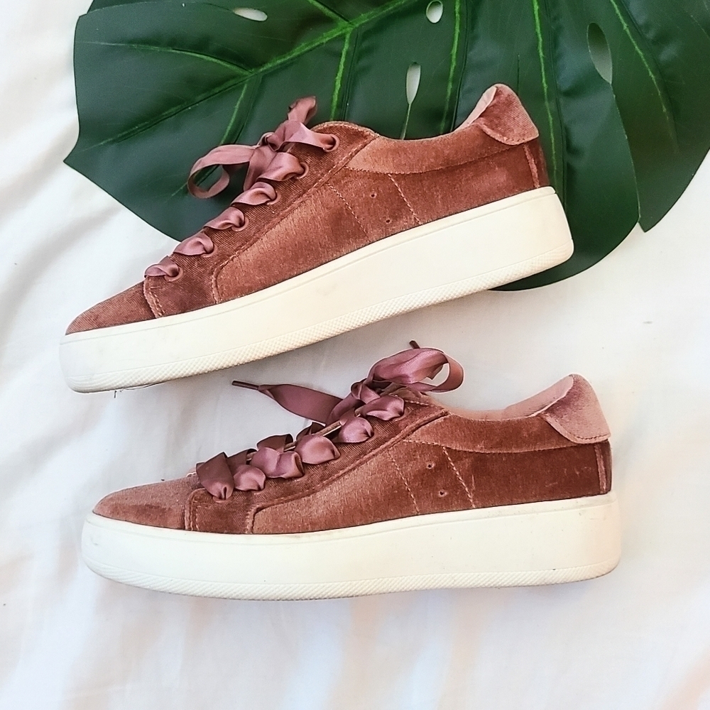 Steve Madden Bertie-V Velvet Sneakers